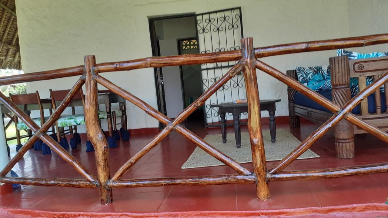 Les Datchi Cottages Diani Beach Esterno foto